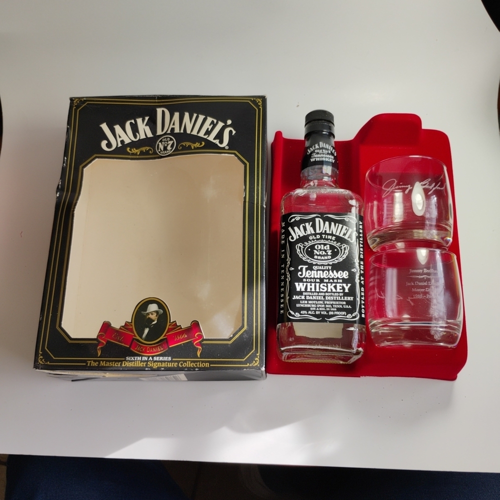 Jack Daniel's Whiskey Gift Set with Glasses